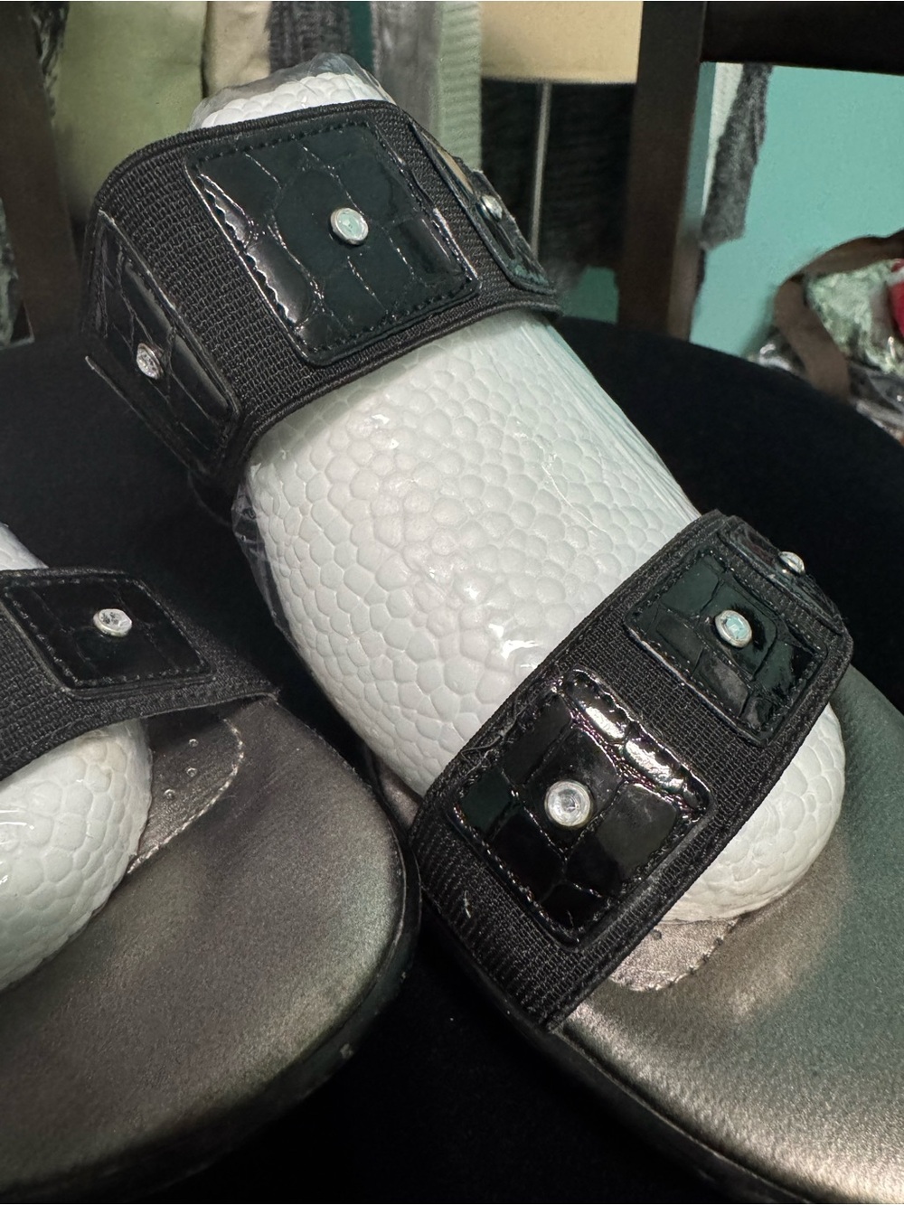 DexFlex by Dexter. Cushiony Elegant Black Women's Sandals - Picture 6 of 7